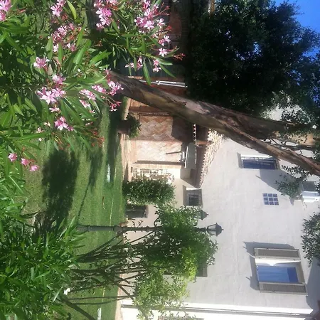 Chery Is A Location Surrounded By Greenery Where Relaxation Is Absolute. לינה וארוחת בוקר *